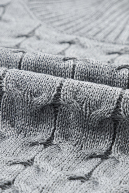 Mittelgrauer Rollkragenpullover mit Fledermausärmeln und Zopfmuster