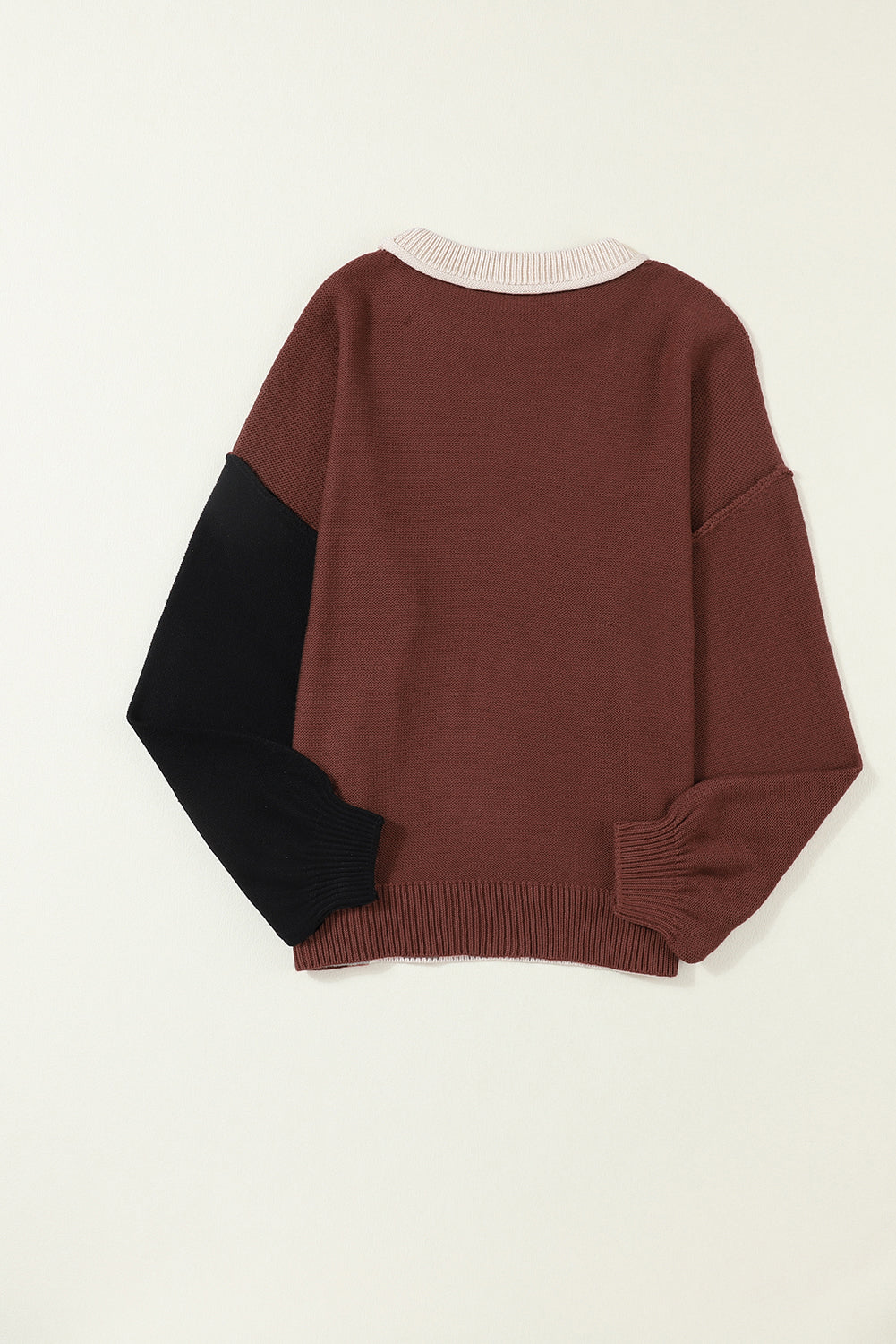 Kaffeefarbener Pullover mit geripptem Saum und Bischofsärmeln in Colorblock-Optik