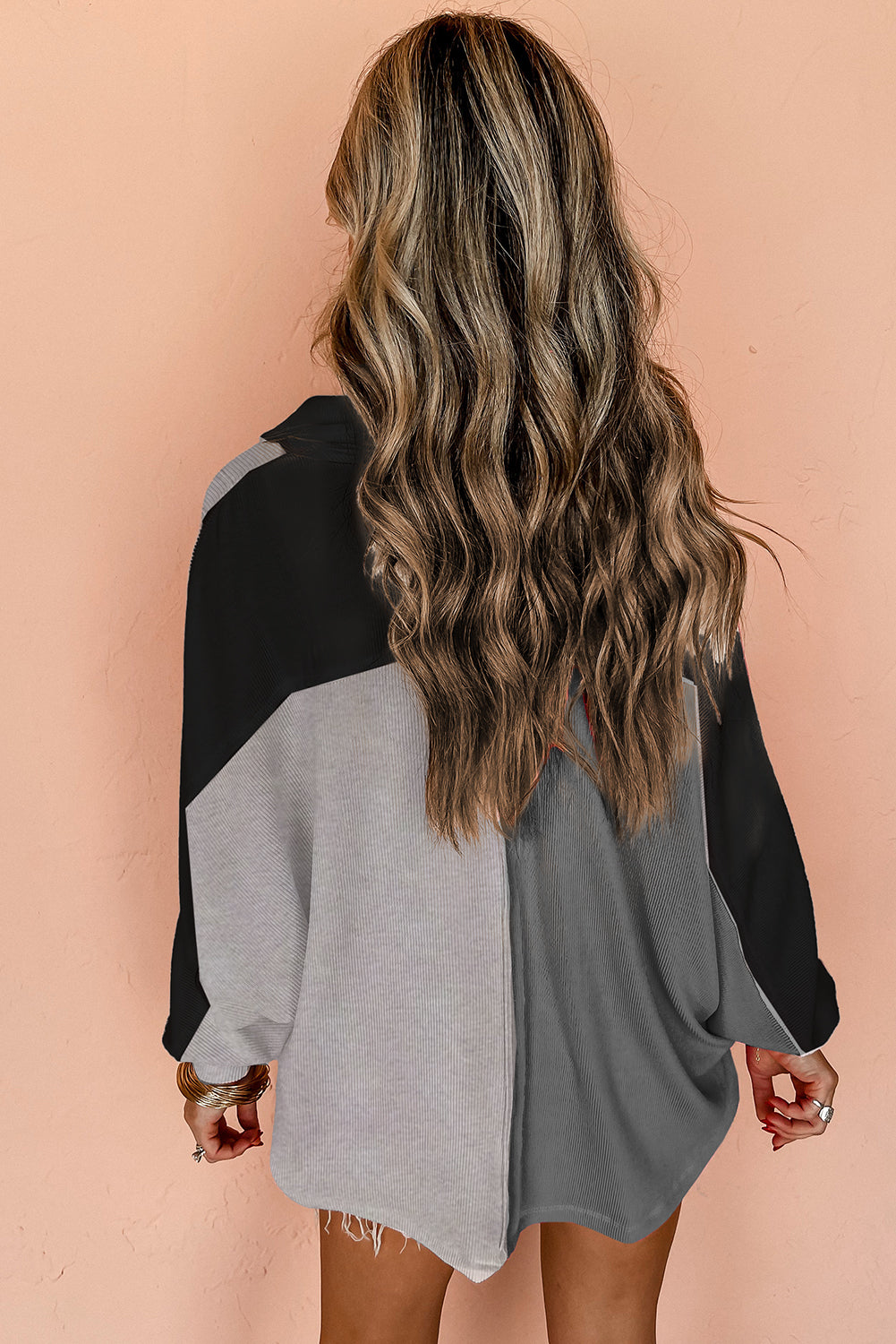 Graues Oversize-Sweatshirt mit geripptem Kragen und Farbblockdesign