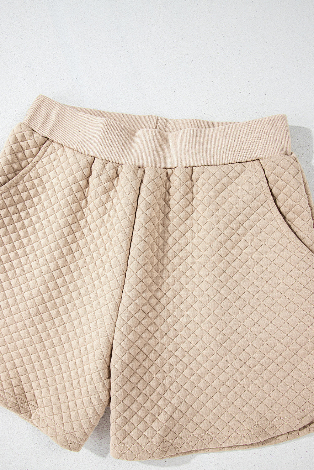 Parchment – Einfarbiges, gestepptes Langarm-Top und Shorts-Set