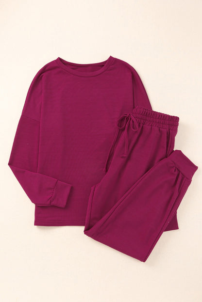 Lounge-Set aus langärmligem Pullover und Jogginghose