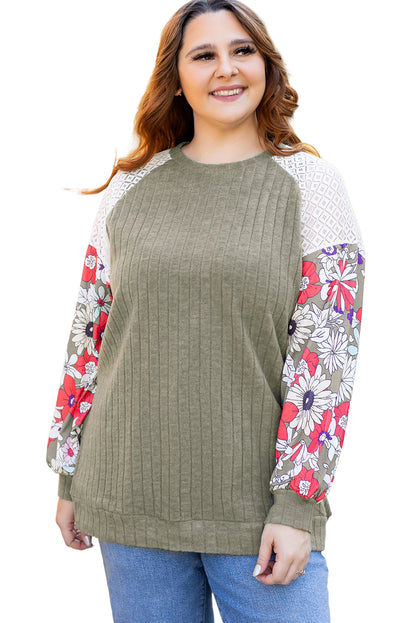 Vineyard Green – Bluse mit strukturiertem Patchwork-Blumenmuster und Raglanärmeln in Übergröße
