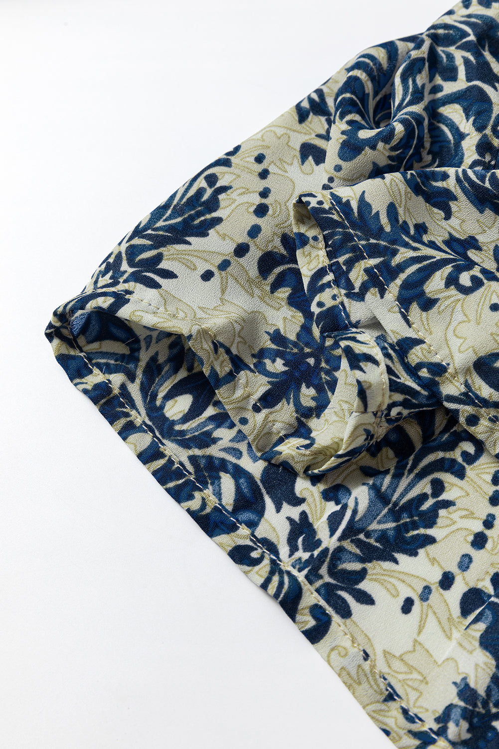 Himmelblaue Boho-Bluse mit Ballonärmeln und gesmoktem Schößchen