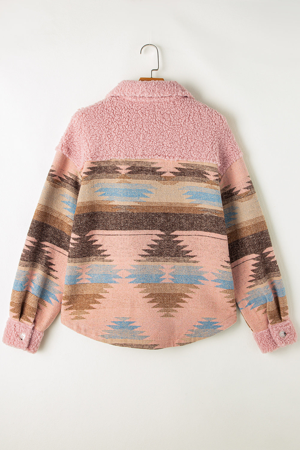 Rosa Sherpa-Mantel mit geknöpfter Pattentasche und Western-Aztekenmuster