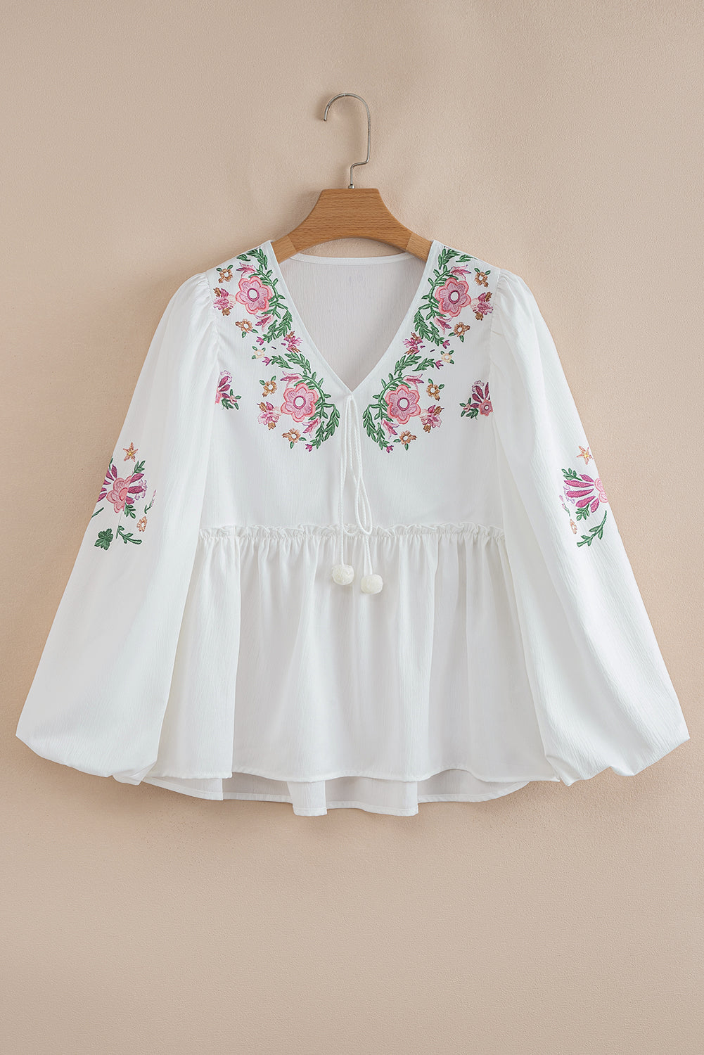 Weiße Babydoll-Bluse mit Blumenmuster und V-Ausschnitt