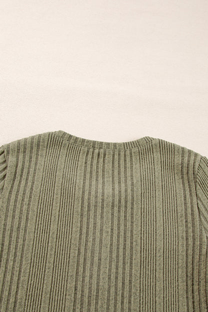 Jungle Green – Slim Fit-Bluse aus Rippstrick mit halber Knopfleiste