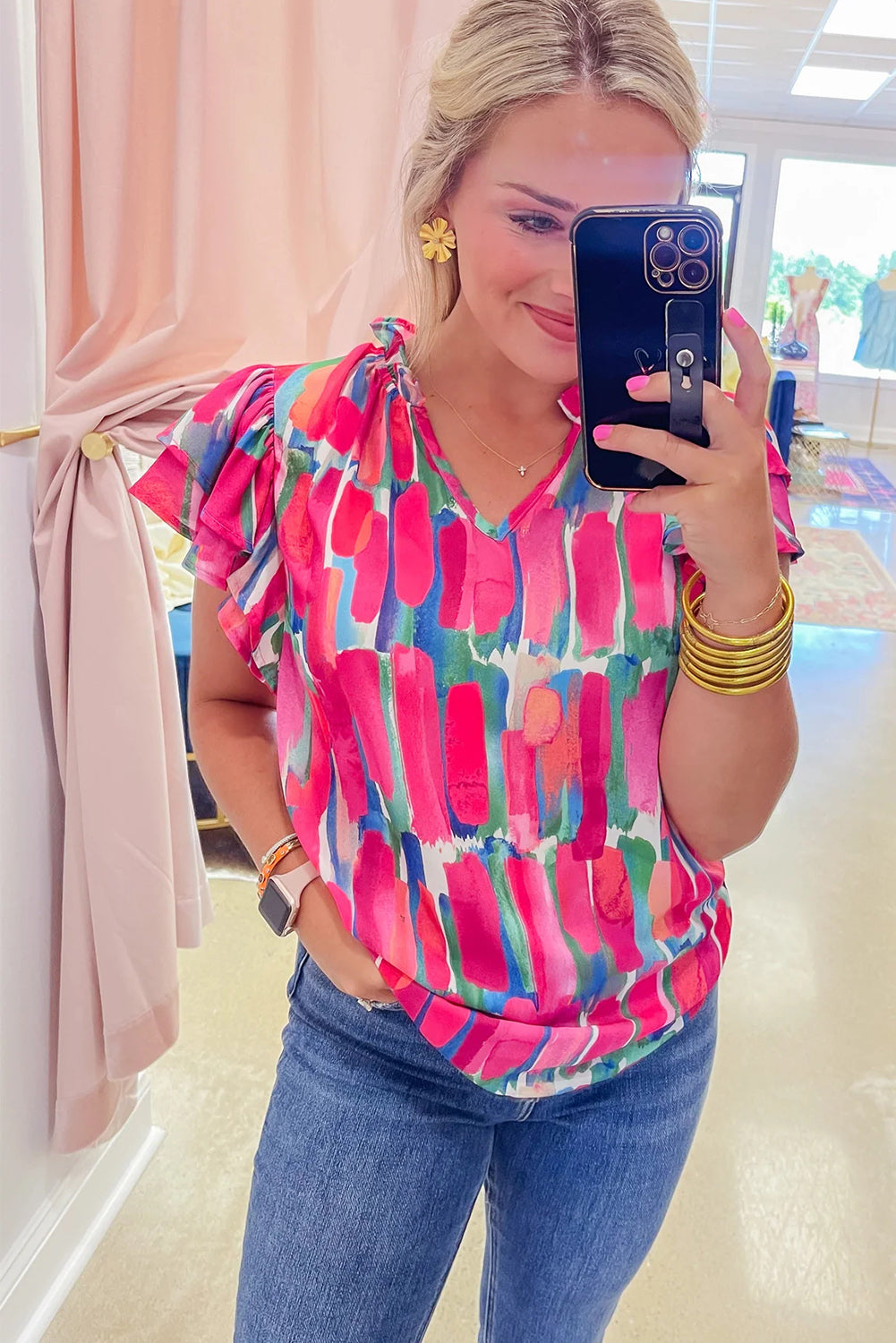 Bluse mit V-Ausschnitt und abstraktem Pinseldruck und Rüschenärmeln