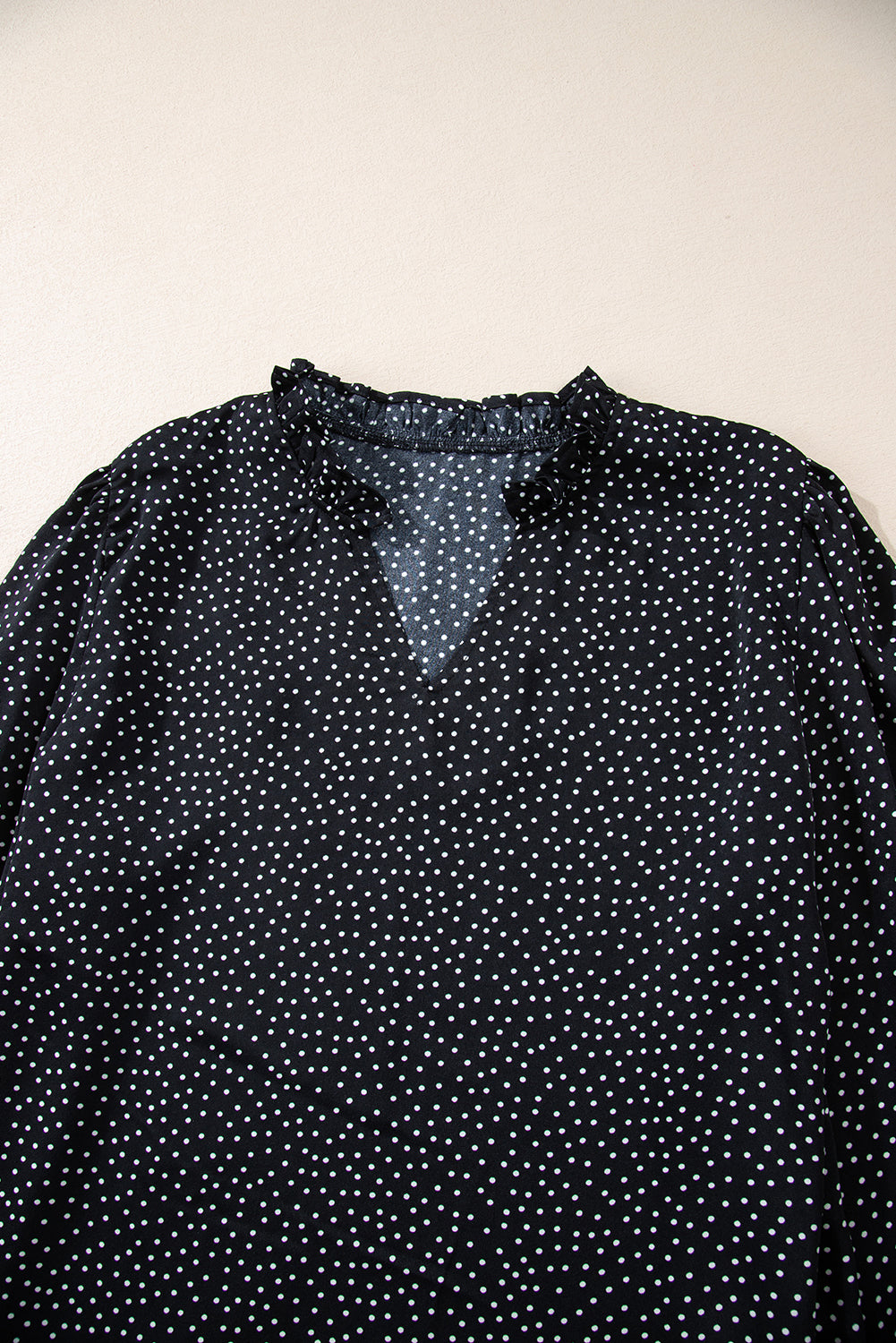 Schwarze Bluse mit V-Ausschnitt und Leopardenmuster in Übergröße