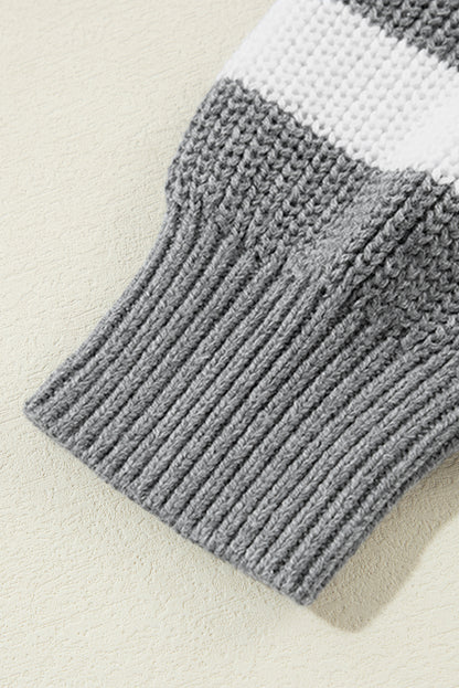 Grau gestreifter Pullover mit geometrisch strukturierter, überschnittener Schulter