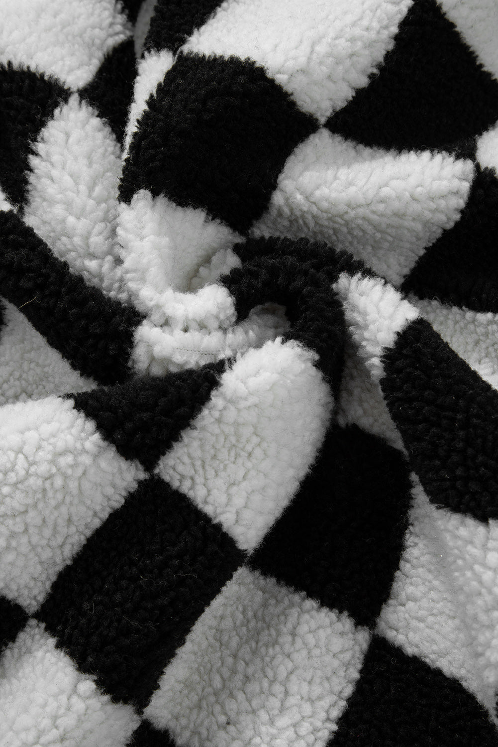 Schwarze, karierte Fleecejacke mit Seitentaschen, Kragen und Knöpfen