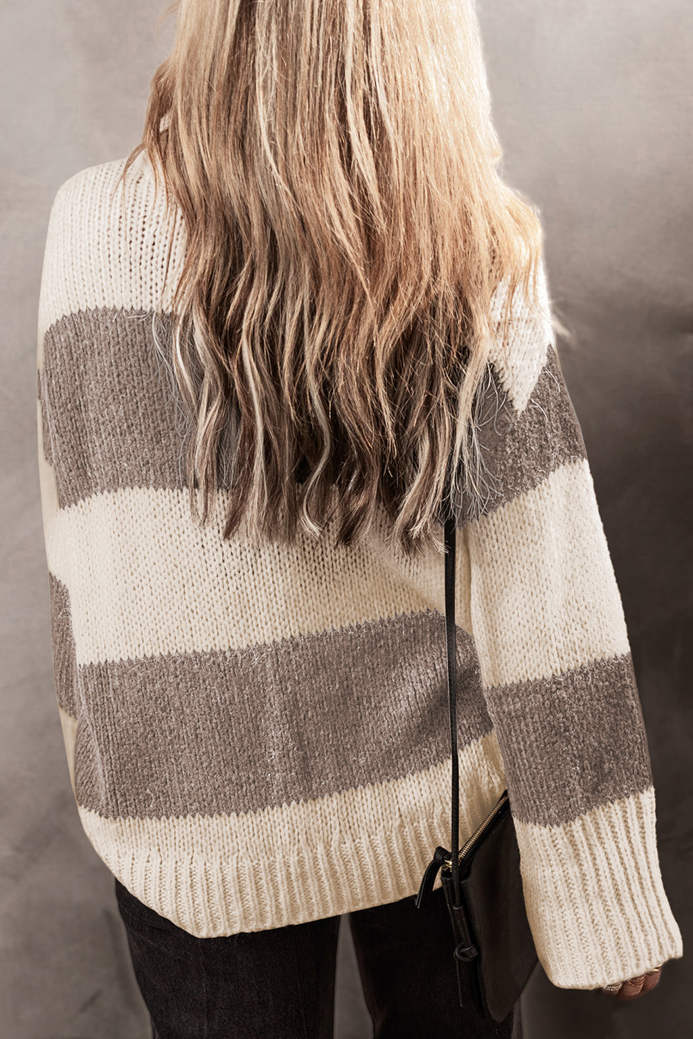 Simply Taupe – Lockerer Pullover mit Farbblockdesign