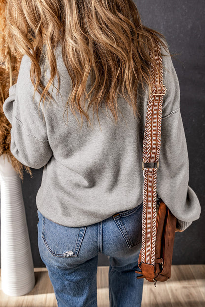 Grauer Rollkragenpullover mit tief angesetzten Schultern und Puffärmeln