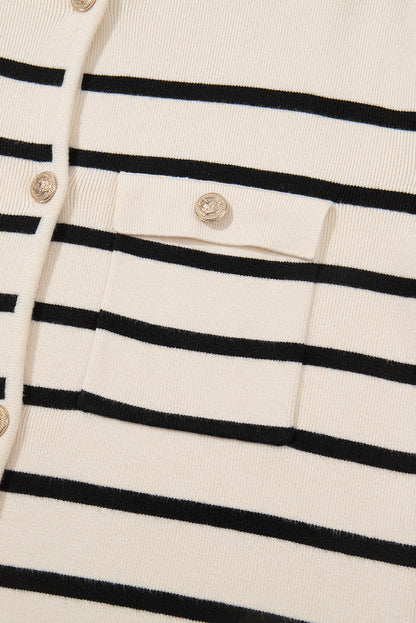 Schwarzer Cardigan mit Streifen, Pattentasche und Knöpfen