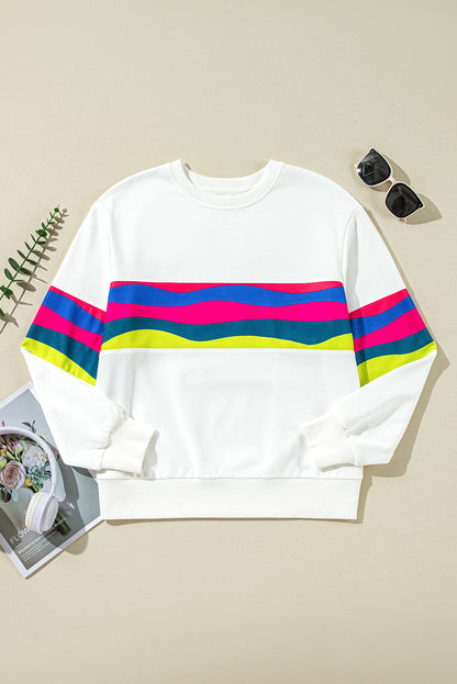 Weißes, langärmliges T-Shirt mit bunten Streifen