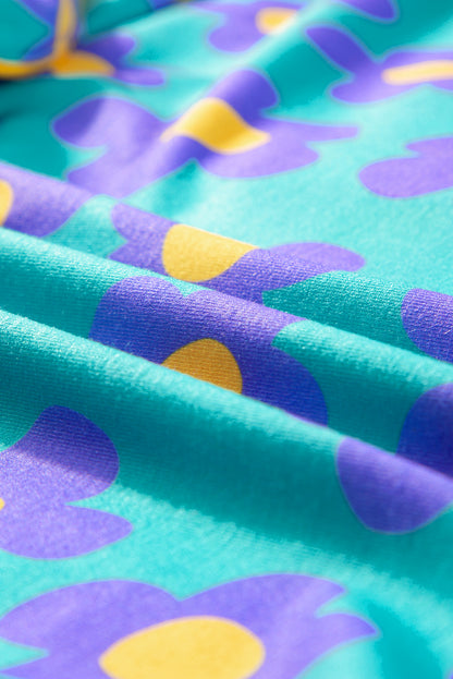 Grünes Pyjama-Set mit kurzärmligem Hemd und Blumenmuster