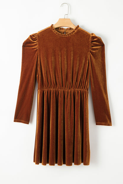 Kastanienbraunes Swing-Kleid aus Samt mit Rüschenkragen und Gigot-Ärmeln