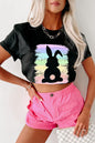 Schwarzes T-Shirt mit Regenbogen-Spritzer und Osterhasen-Grafik