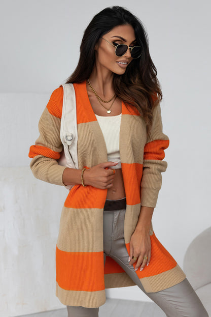 Orangefarbener Cardigan mit geripptem Colorblock-Muster