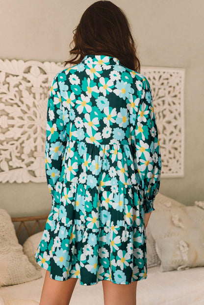 Grünes, gestuftes Hemdkleid mit langen Puffärmeln und Blumenmuster