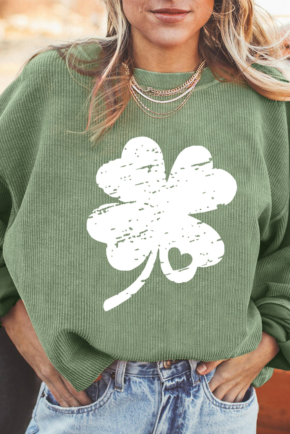 Grasgrünes Sweatshirt mit Kleeblatt-Print und St. Patricks-Motiv