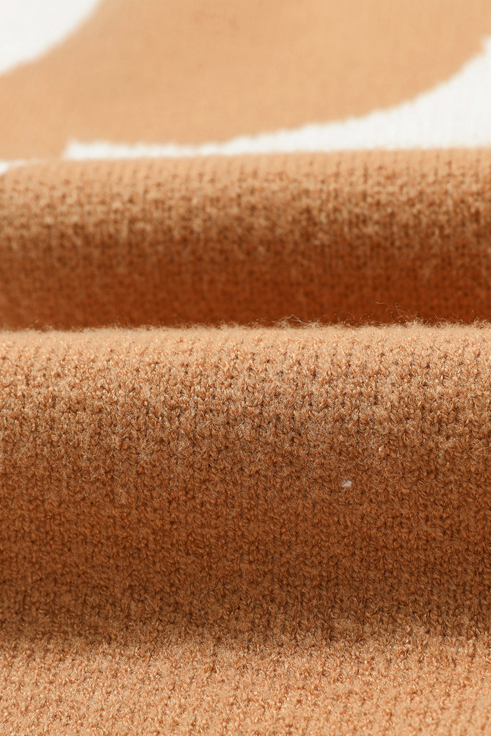 Khakifarbener Pullover mit überschnittener Schulter und großem Blumenmuster
