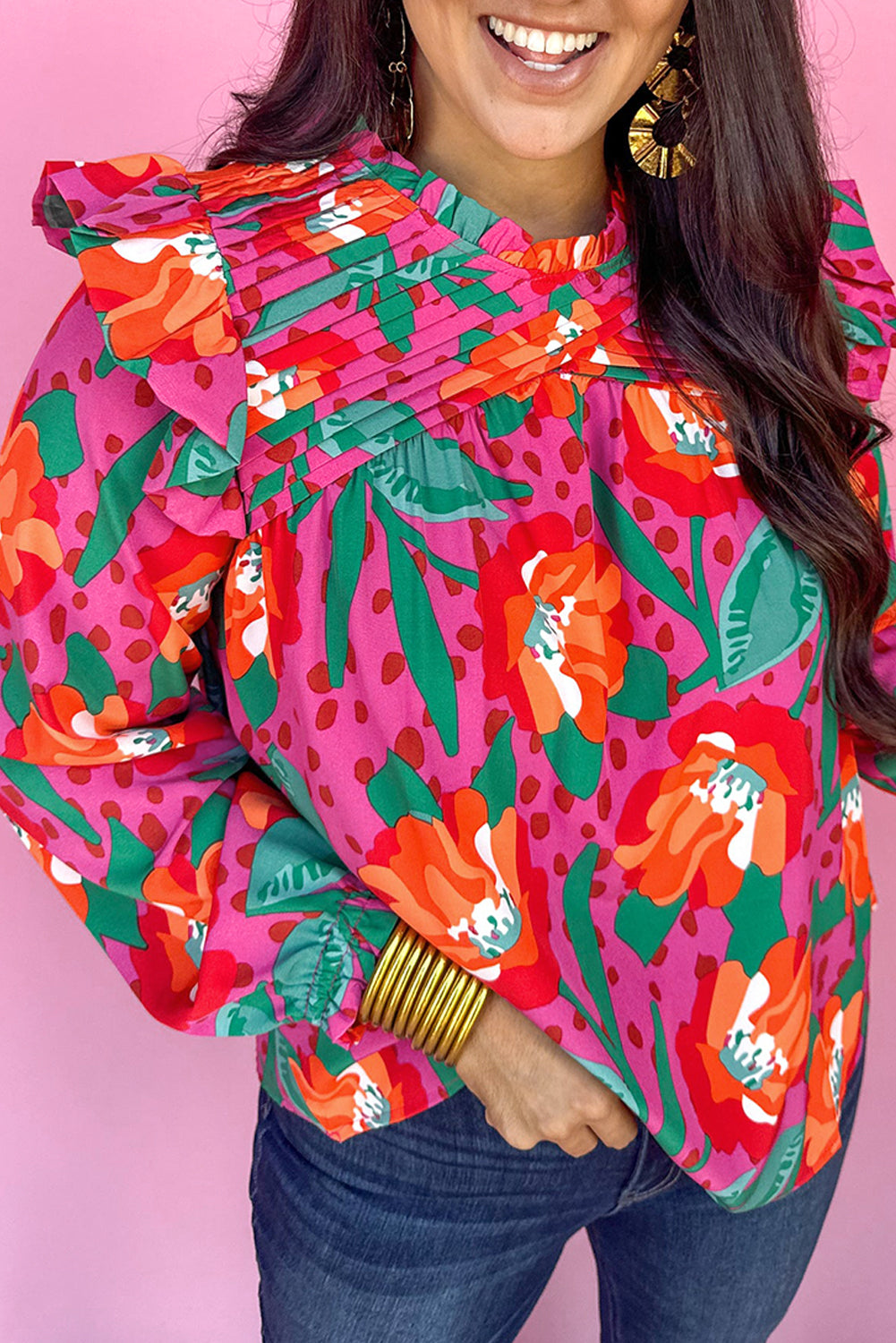 Bluse mit Rundhalsausschnitt und Rosen-Blumendruck und Rüschen