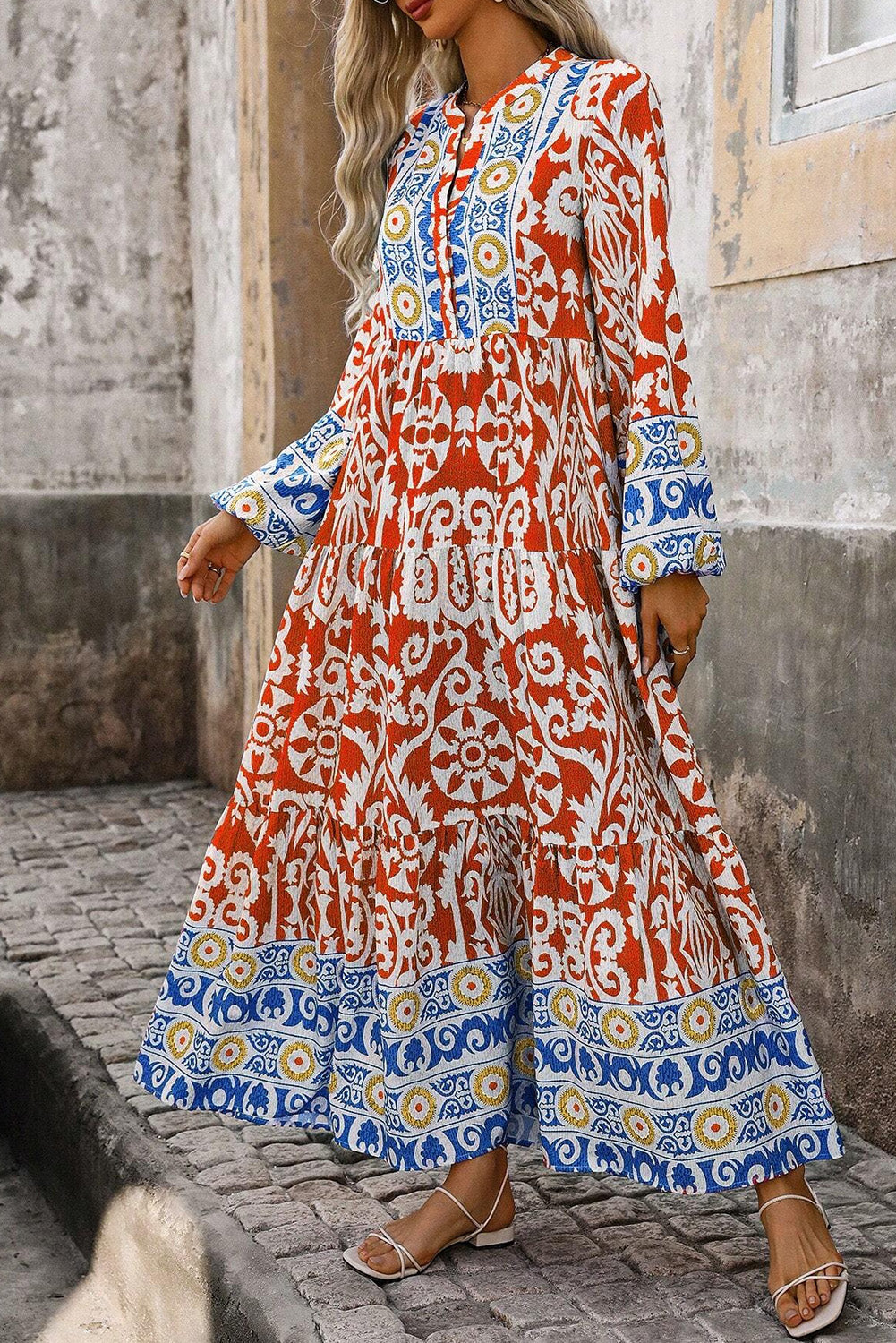 Oranges Boho-Maxikleid mit geometrischem Print und langen Ärmeln