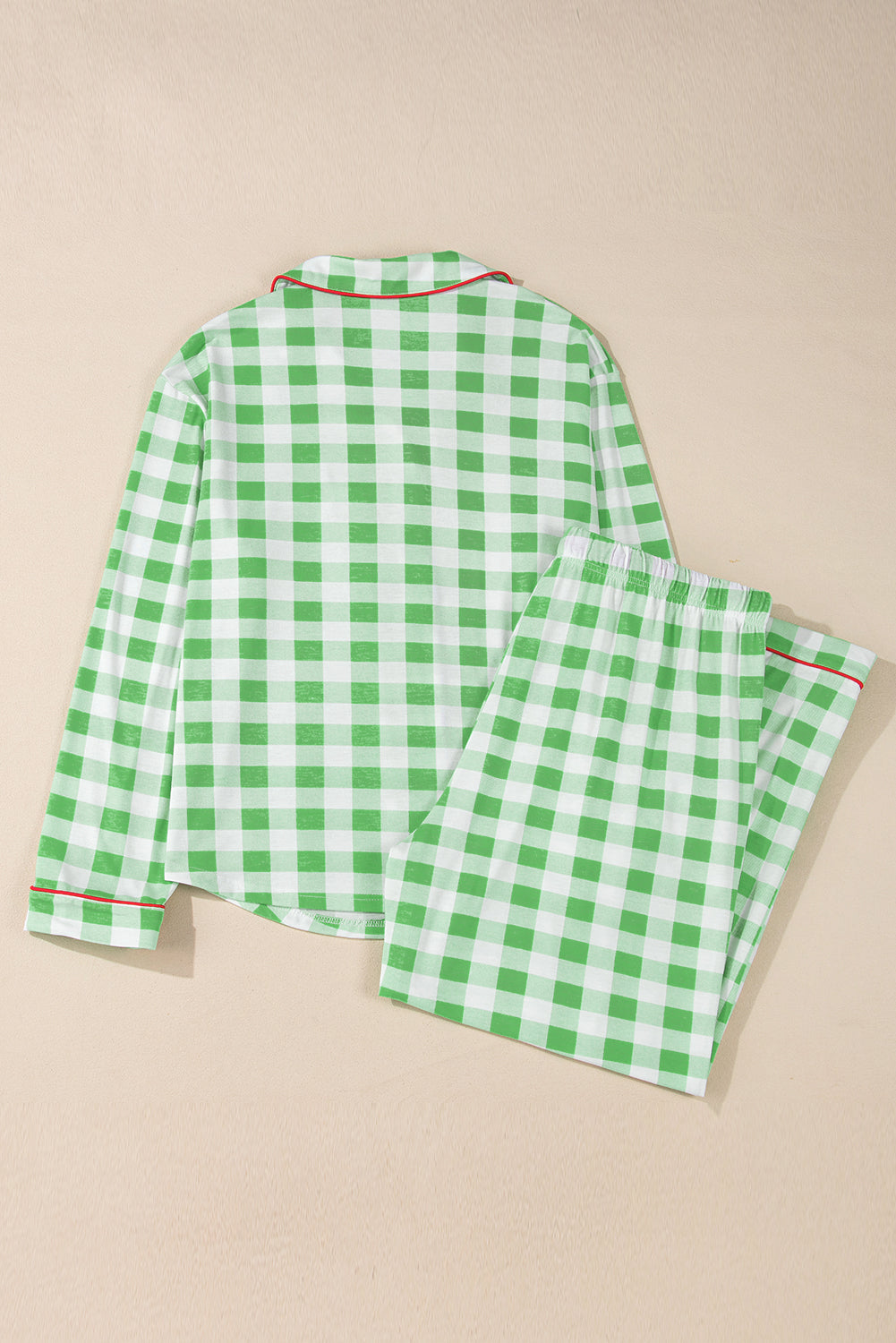Grüner Pyjama mit Karomuster und Kontrastbesatz in Übergröße, langärmlig