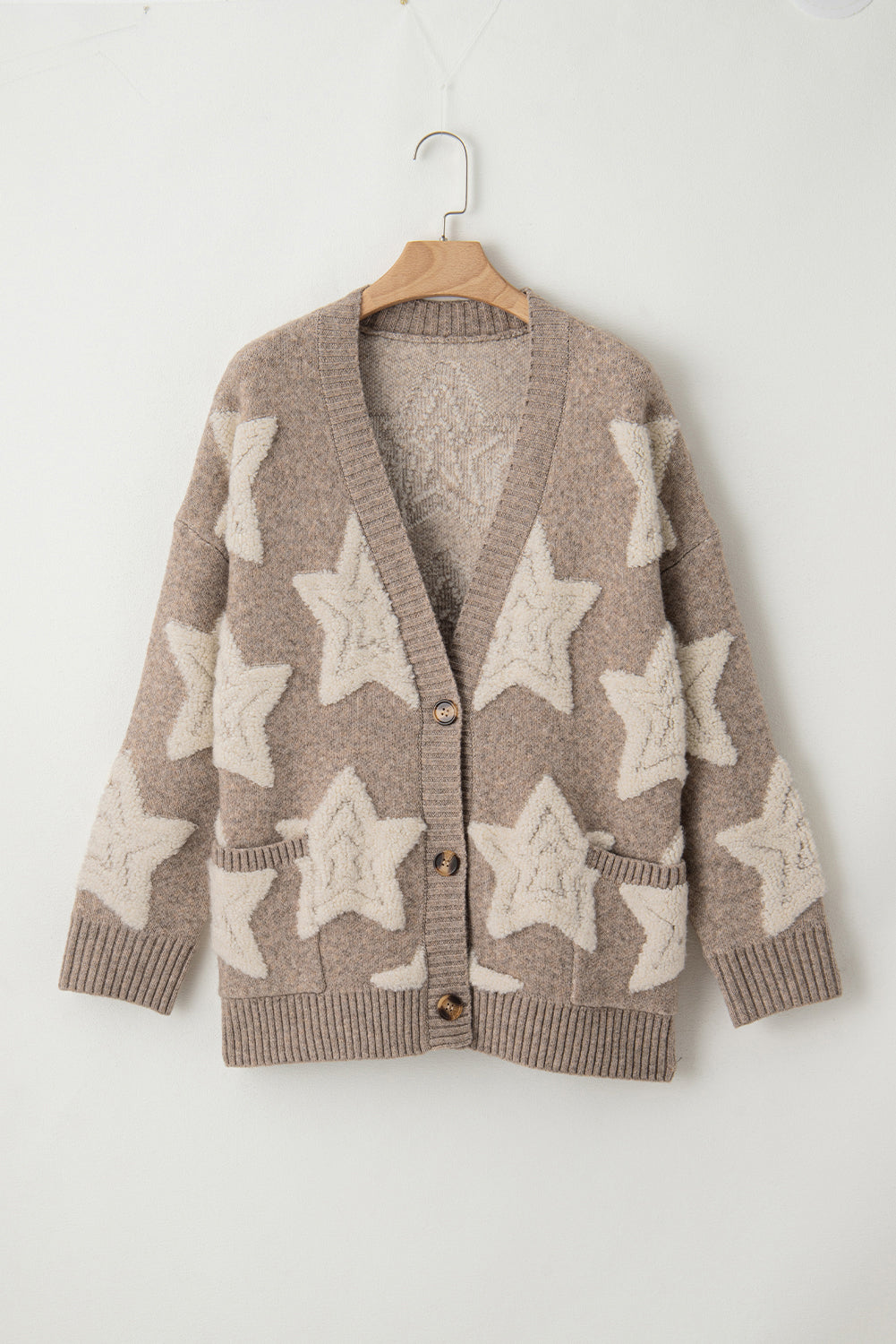 Khakifarbener Sherpa-Strickpullover mit Sternenmuster und Taschen