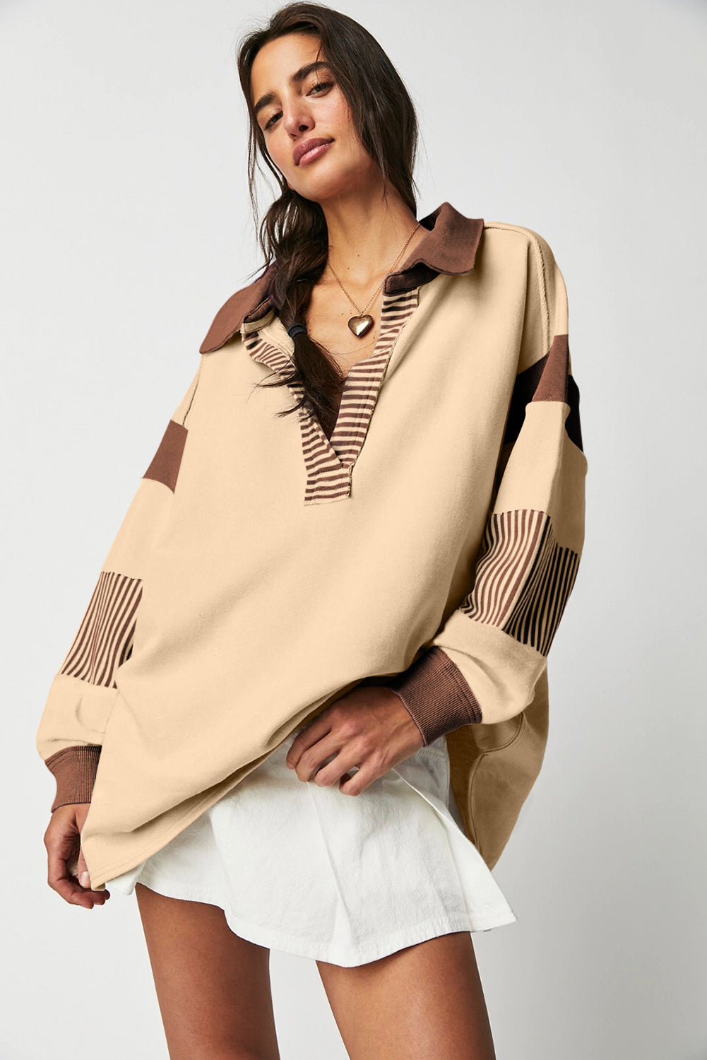 Helles French Beige gestreiftes Sweatshirt mit Colorblock-Patchwork-Kragen