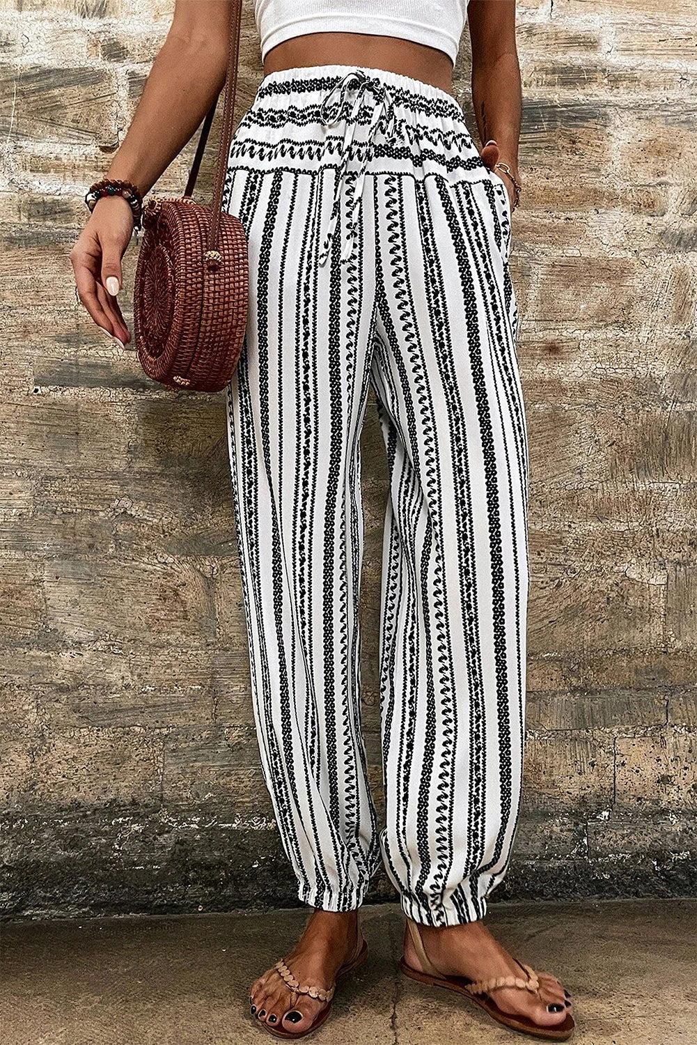 Schwarze gestreifte Freizeithose mit Boho-Streifenmuster
