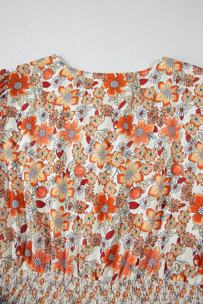 Khakifarbenes Maxikleid mit Blumenmuster und Rüschen in Übergröße