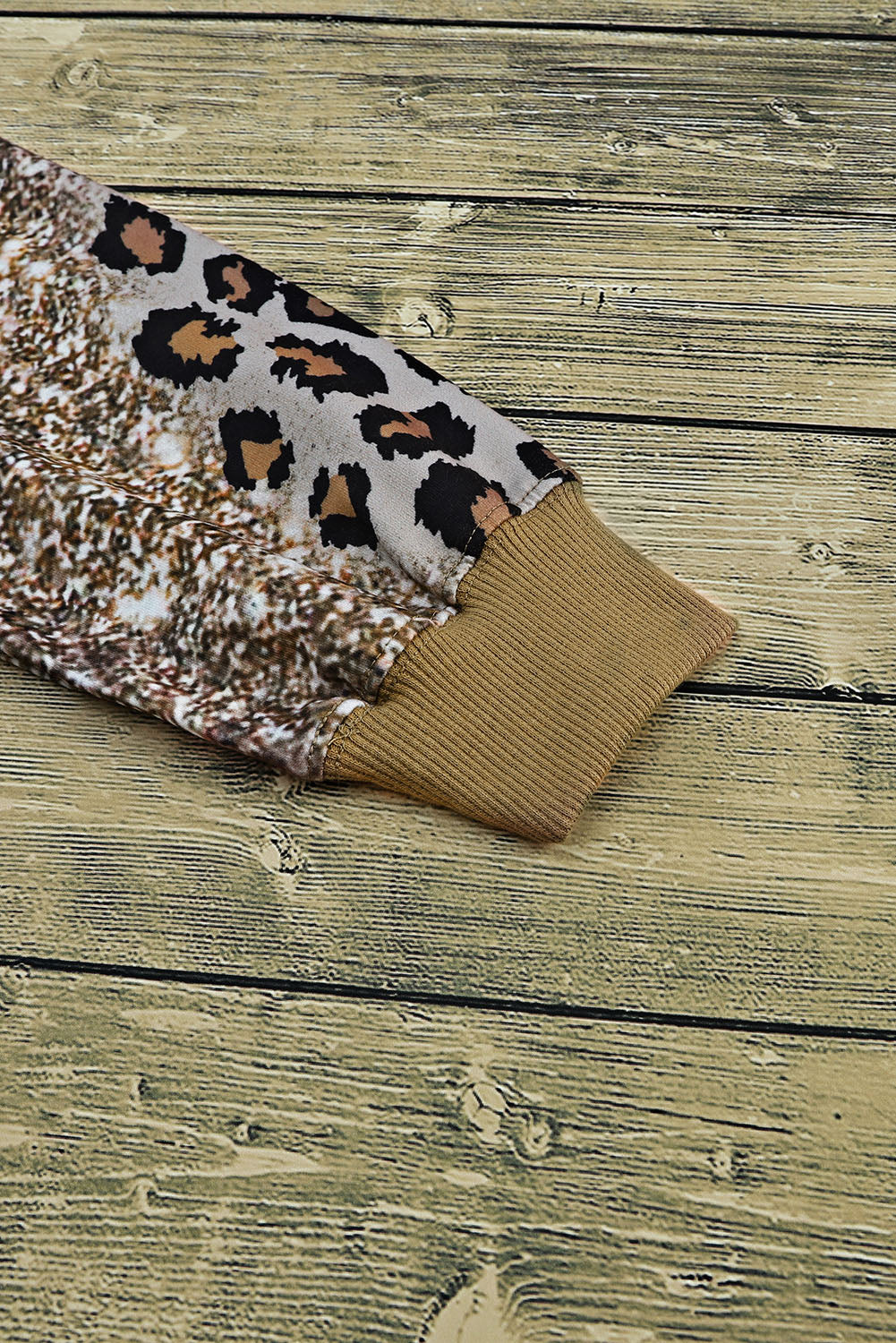 Gebleichtes Langarm-Top mit Leopardenmuster
