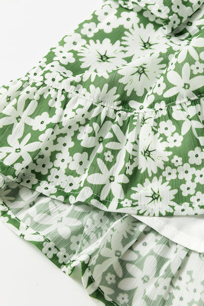 Grünes Minikleid mit Blumenmuster, quadratischem Ausschnitt, geraffter Taille und Rüschen