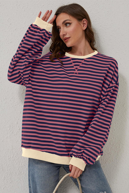 Oversize-Pullover mit rotem Streifenmuster und Kontrastbesatz