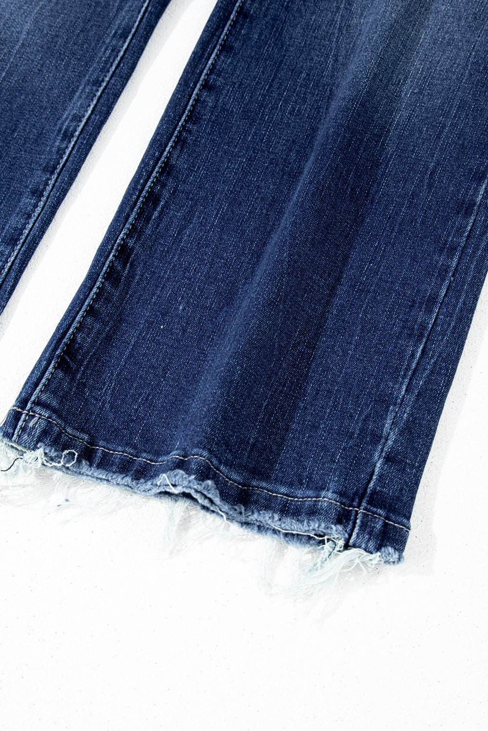 Segelblaue, Mineralwaschung, Saum mit hohem Bund und Schlagjeans