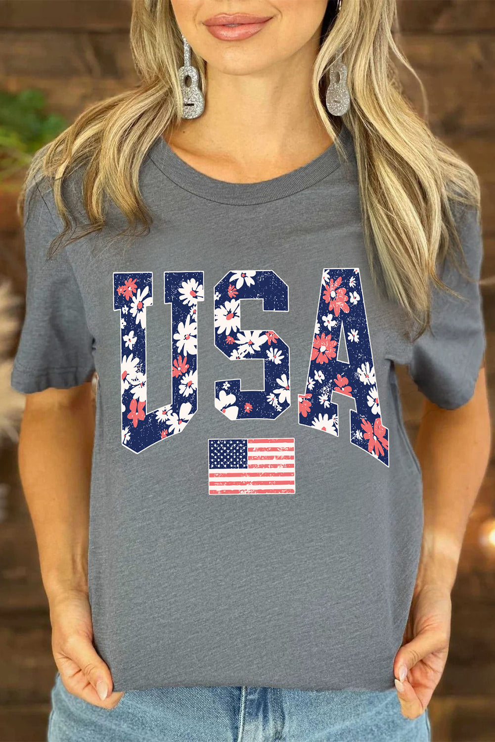 Graues, blühendes T-Shirt mit USA-Flaggen-Print
