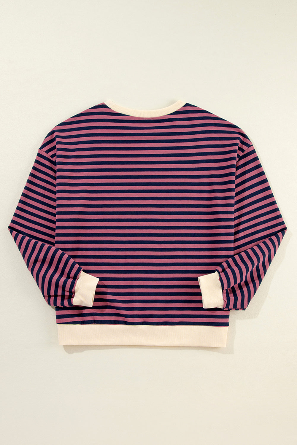 Oversize-Pullover mit rotem Streifenmuster und Kontrastbesatz