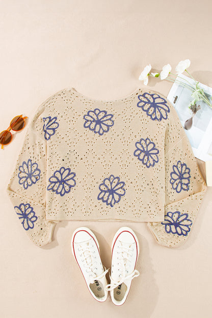 Beigefarbener Pullover mit kontrastierendem Blumenmuster und überschnittener Schulter
