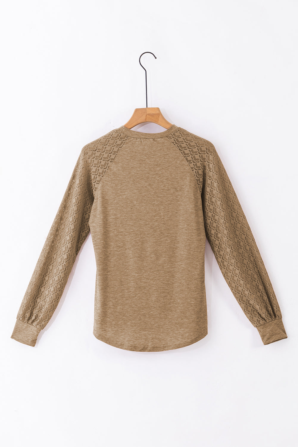 Helles französisches Beige, kontrastierendes Spitzentop mit Raglanärmeln und Rundhalsausschnitt