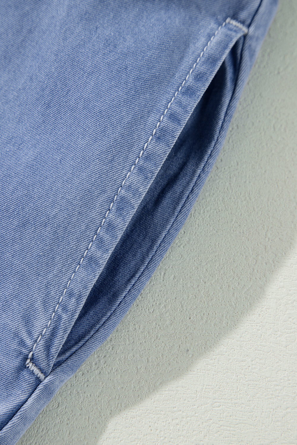 Myosotis Chambray Maxikleid mit tiefem V-Ausschnitt und Armbandärmeln
