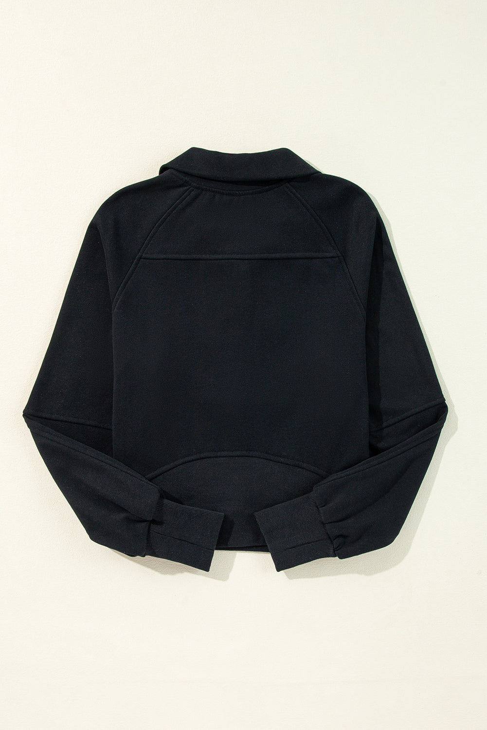 Schwarzes Sweatshirt mit Viertelreißverschluss, Stehkragen und Kängurutasche