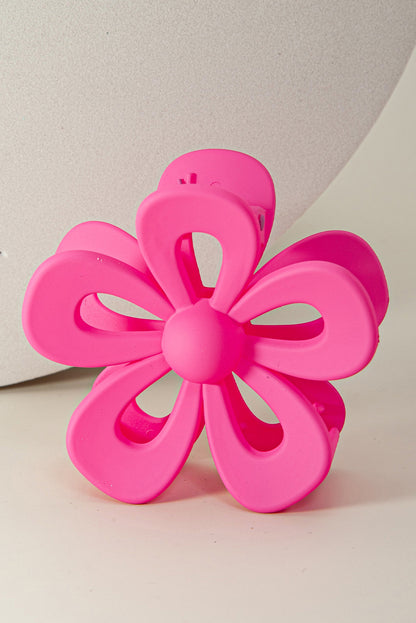 Rosenroter süßer Krallenclip in Form einer ausgehöhlten Blume