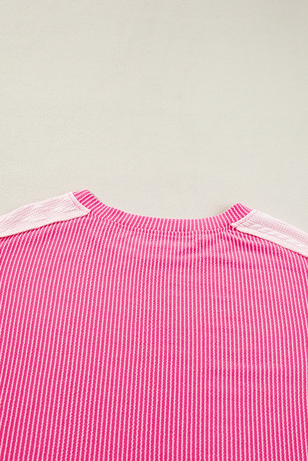 Bonbon – Sweatshirt mit Zopfmuster und sichtbaren Nähten in Colorblock-Optik