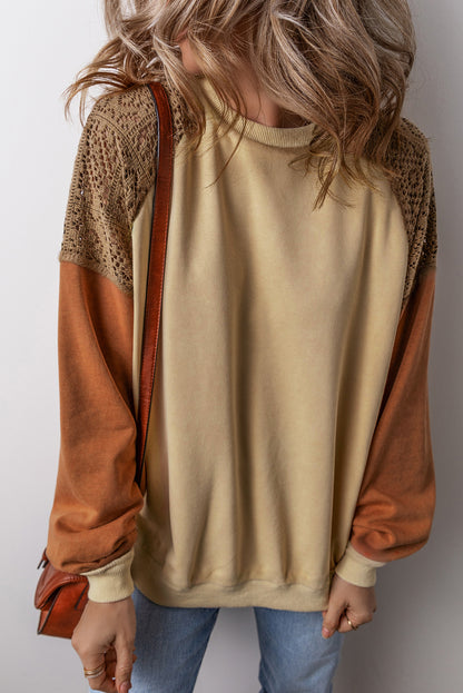 Khakifarbenes Sweatshirt mit Patchwork-Farbblock und überschnittener Schulterpartie aus Spitze