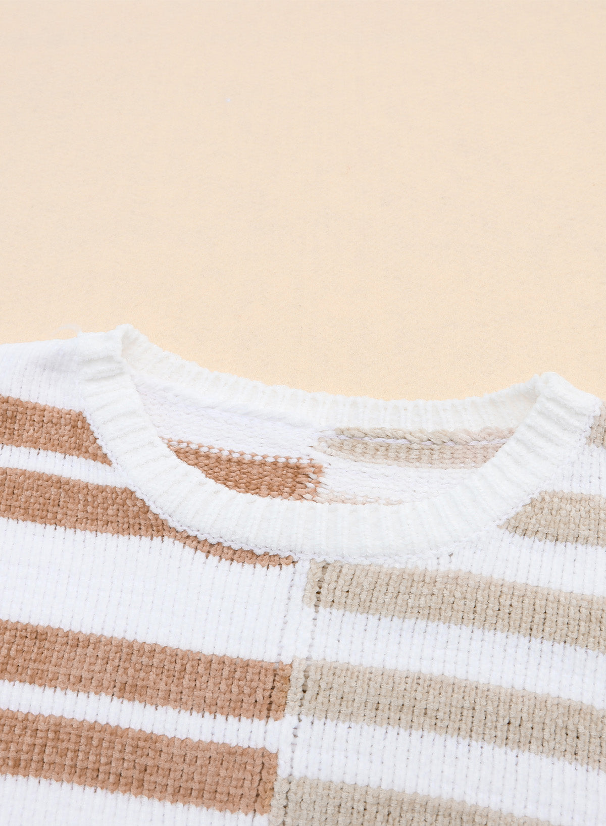 Lässiger Pullover mit Streifen und überschnittener Schulter
