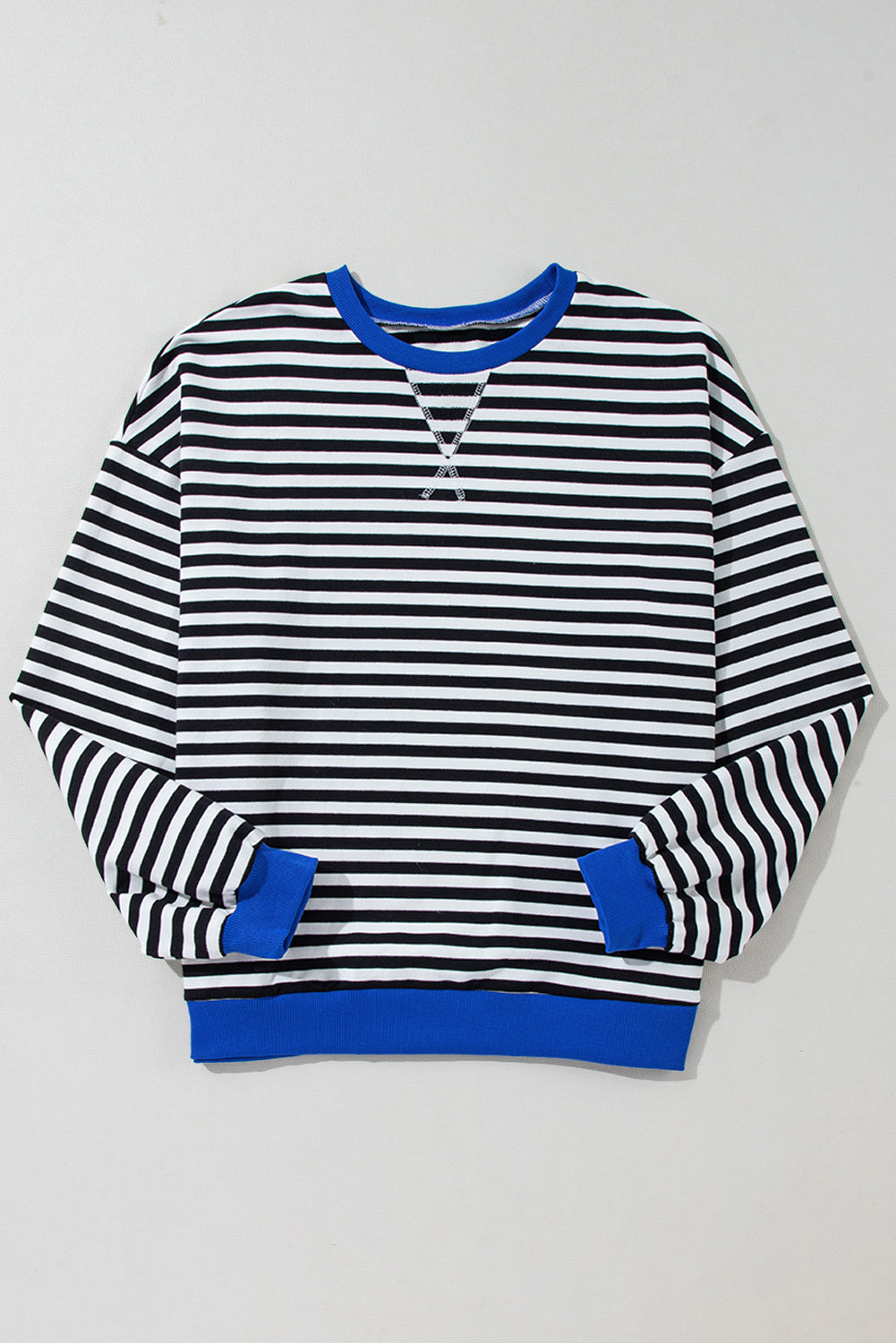 Oversize-Pullover mit Kontrastbesatz und schwarzen Streifen