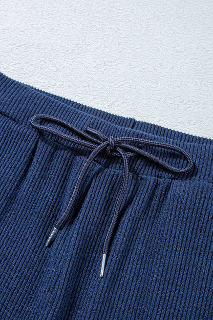 Marineblaues Set aus kurzem Hoodie und Jogginghose mit Kordelzug