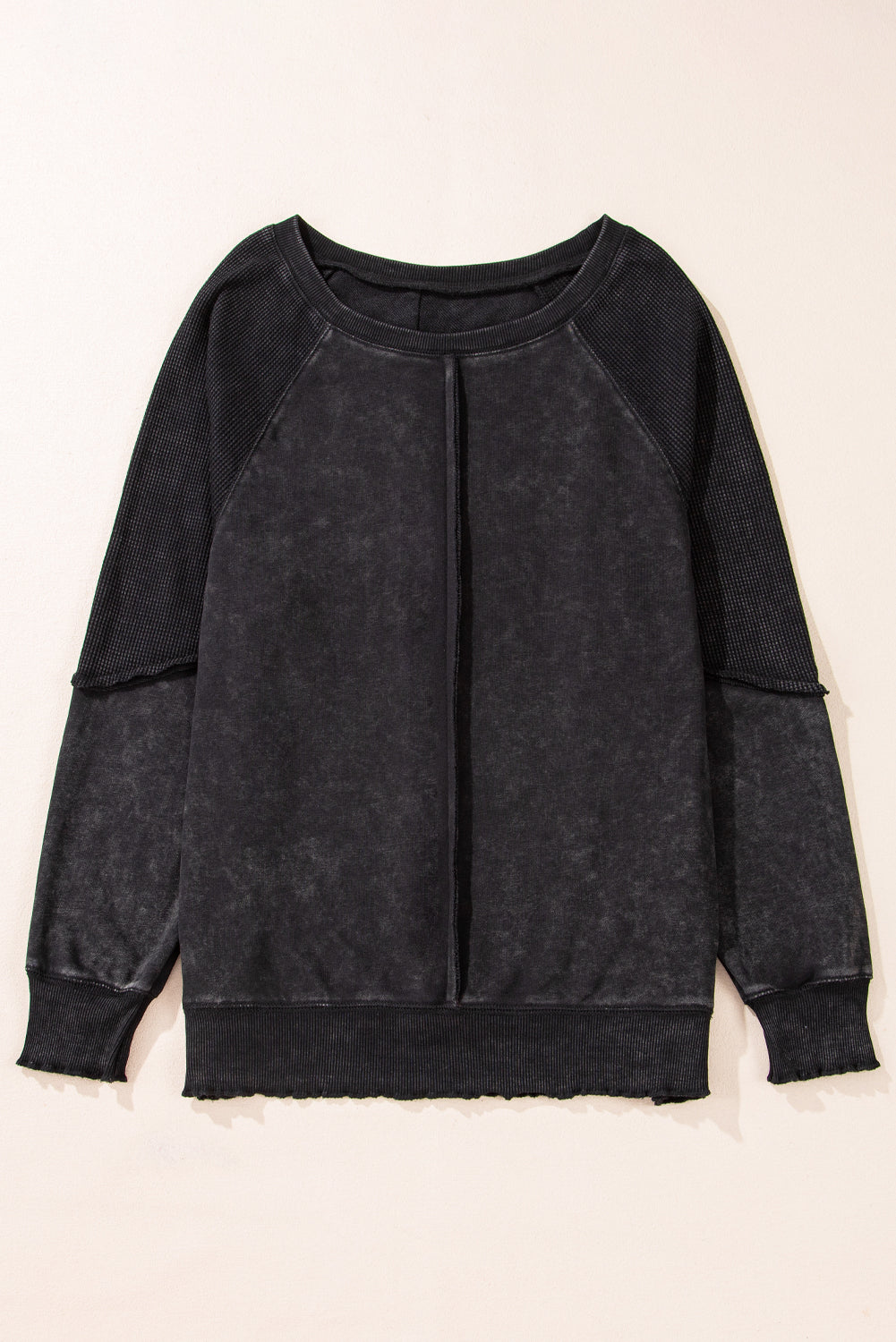 Schwarzes Sweatshirt mit Raglanärmeln und Waffelstrick-Patchworkmuster
