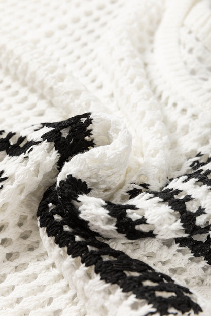 Weißer gestreifter Pullover mit durchbrochenem Strickmuster und Puffärmeln